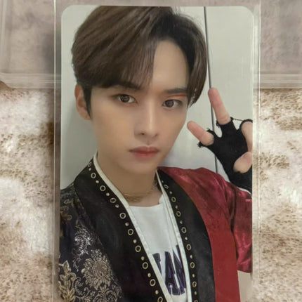 LEE KNOW IN LIFE YIZHIYU 2.0 POB