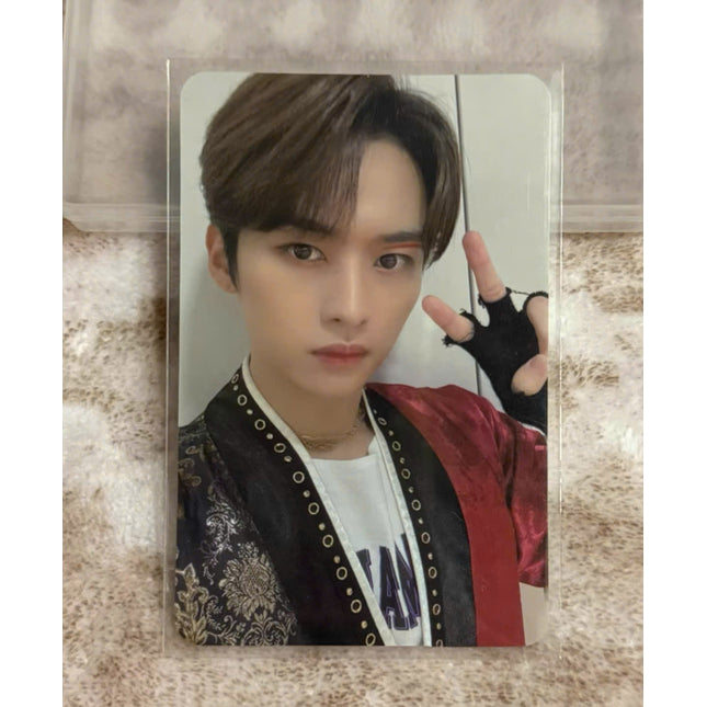 LEE KNOW IN LIFE YIZHIYU 2.0 POB
