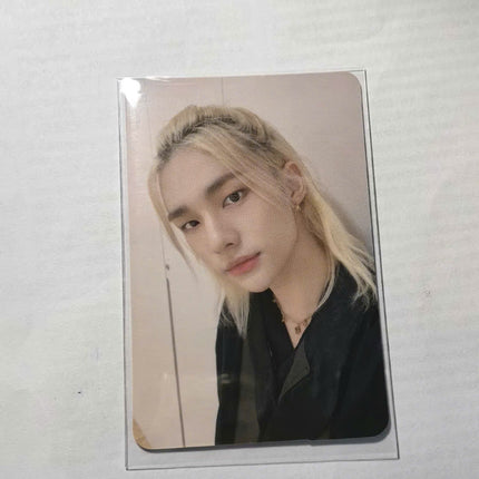 HYUNJIN IN LIFE YIZHIYU 2.0 POB